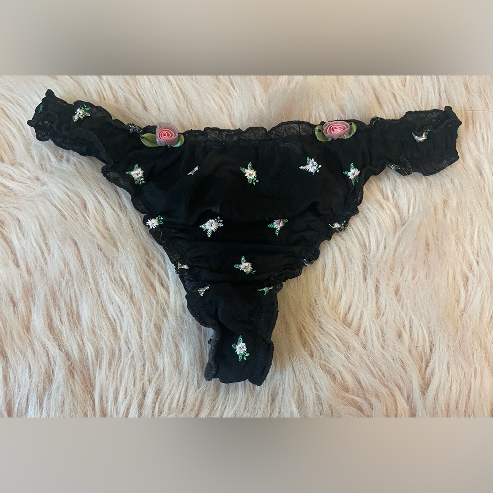 NWOT Victoria's Secret Pink Rosettes Floral Panties, Sz M. Very rare! rosette